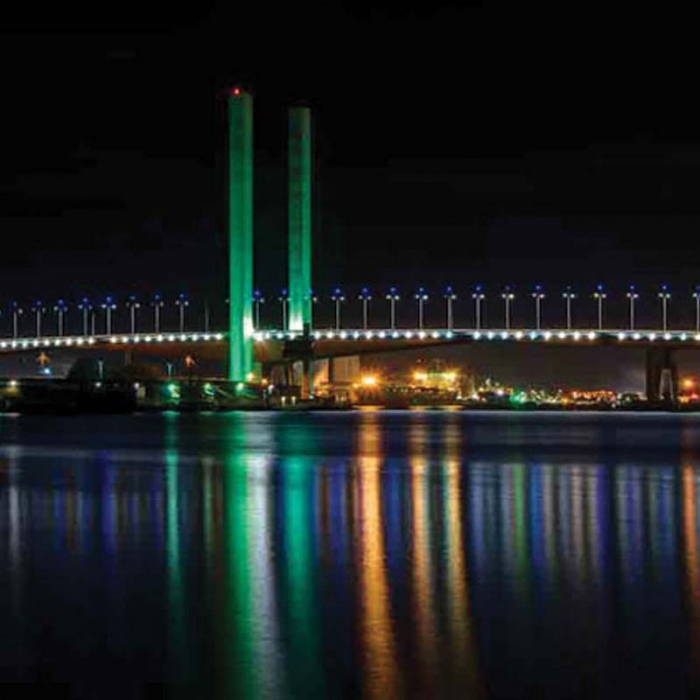 کاربرد چراغ استخری خطی LED پایه دار 12 وات مدل PA18