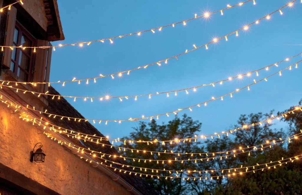 نورپردازی حیاط با رشته ال ای دی LED