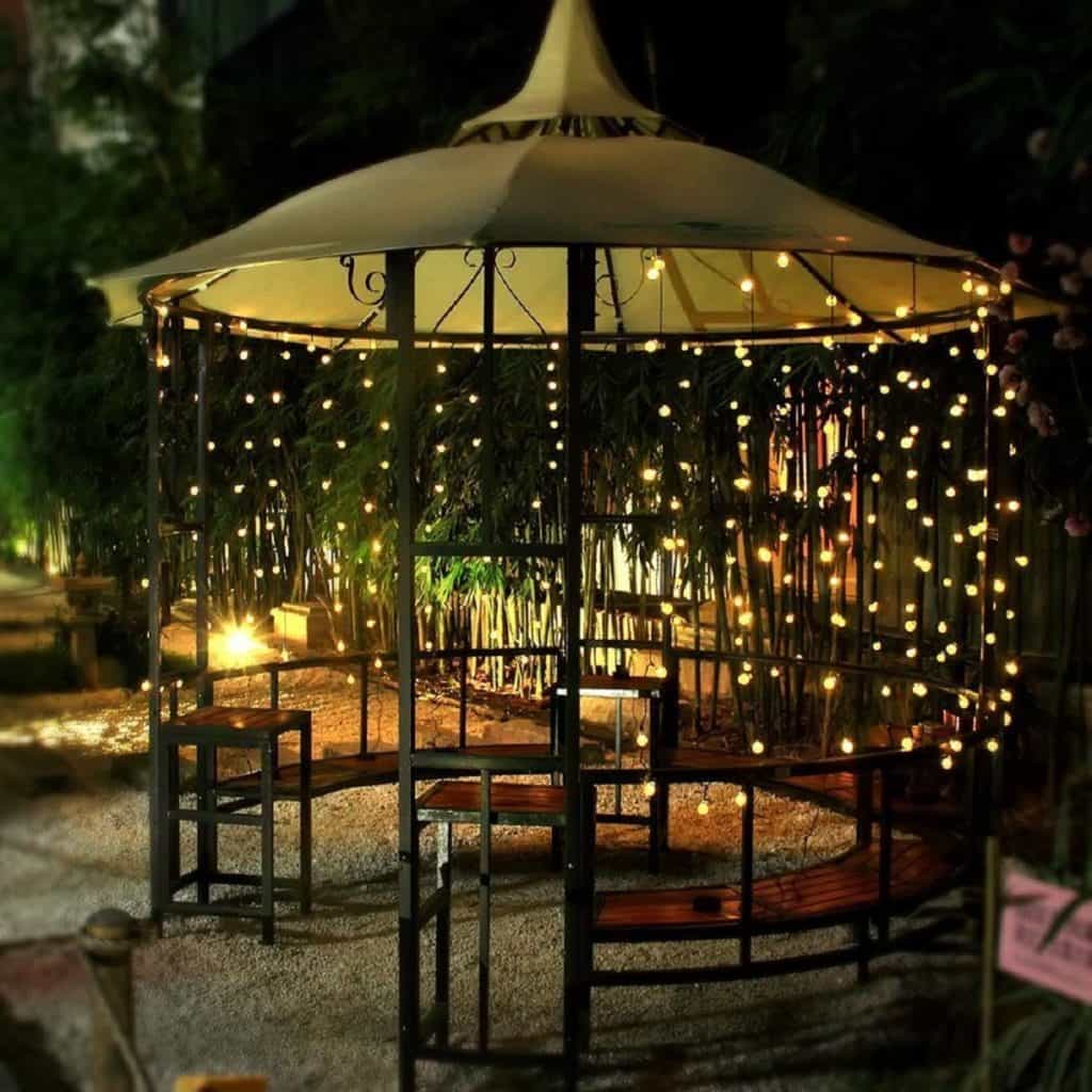 آویزان کردن رشته LED از آلاچیق