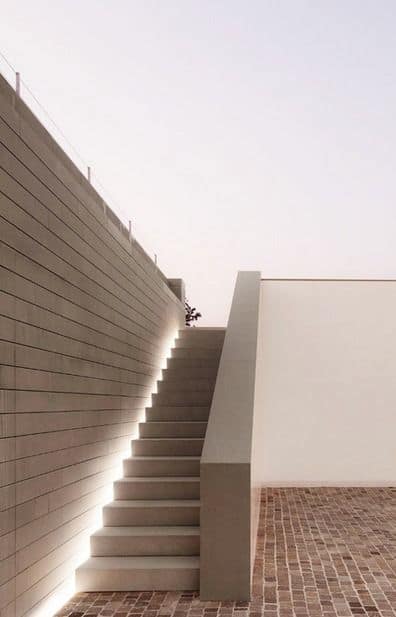 11 ایده برای نورپردازی پله ها و دیوارها و نکات کلیدی در طراحی نور آن ها 13 ایده های نورپردازی راه پله