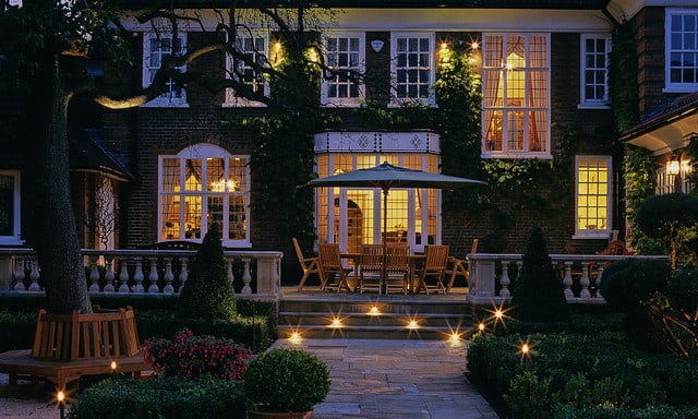 11 ایده برای نورپردازی پله ها و دیوارها و نکات کلیدی در طراحی نور آن ها 9 ایده های نورپردازی راه پله