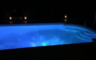 چراغ‌های ضدآب برای استخر و آبنما