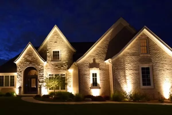 نورپردازی تاکیدی بر نمای ساختمان