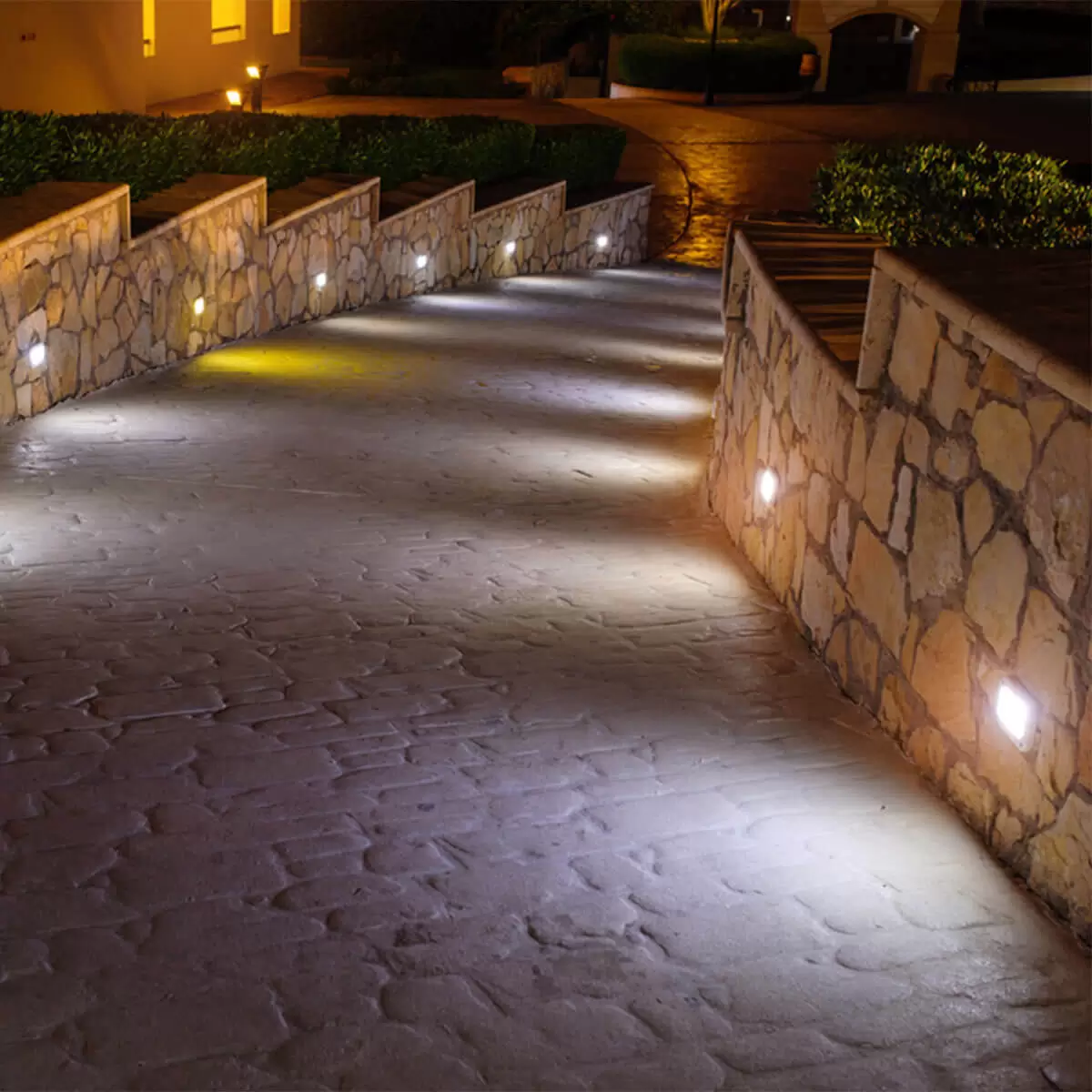 تکنیک های نورپردازی در فضای باز 22 Pathlighting-example1