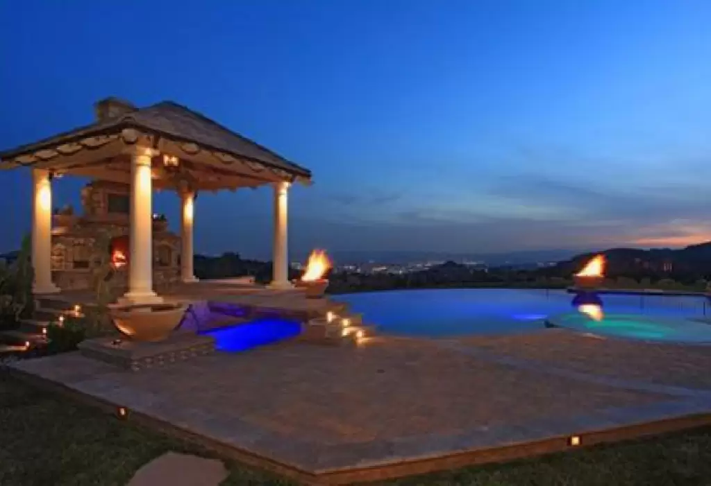 تکنیک های نورپردازی در فضای باز 26 Step-deck-lighting-example1